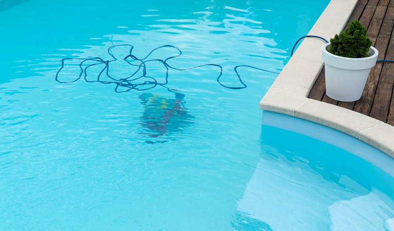Piscine enterrée : quel robot de nettoyage de piscine choisir-1
