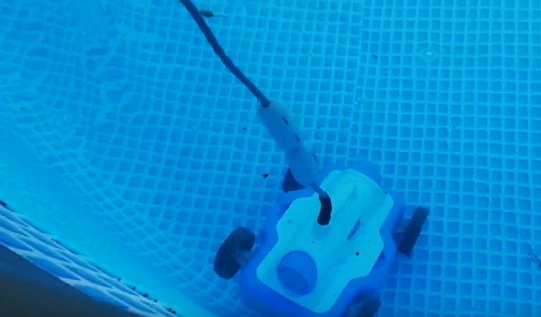 Piscine tubulaire : quel robot de piscine choisir-1